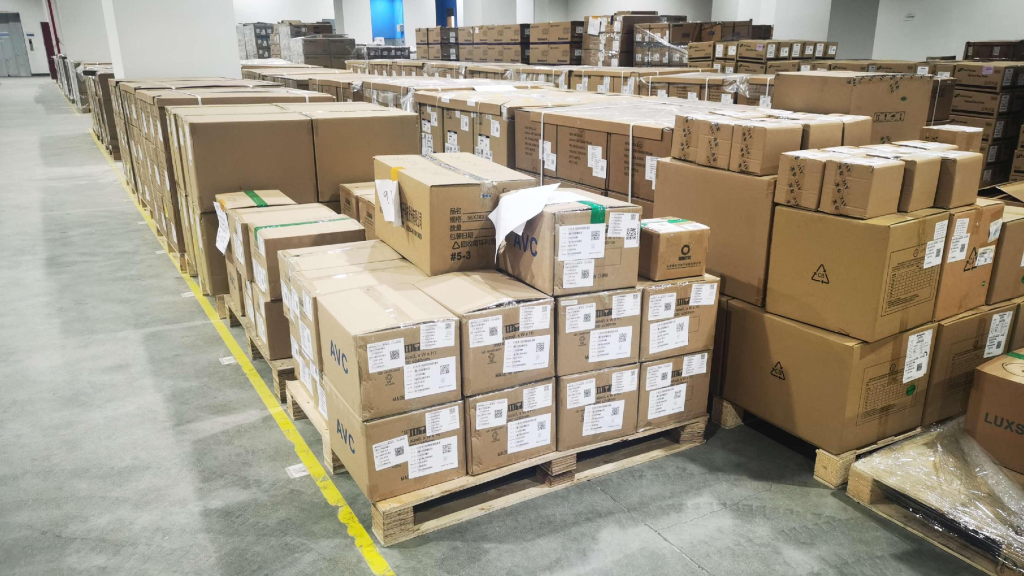 Real-world photo of a logistics warehouse showing the storage area and material handling operations.